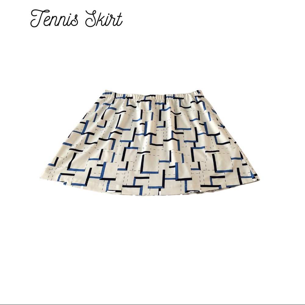 TENNIS SKIRT BY LILLYS (S) WHITE & BLUE ABSTRACT